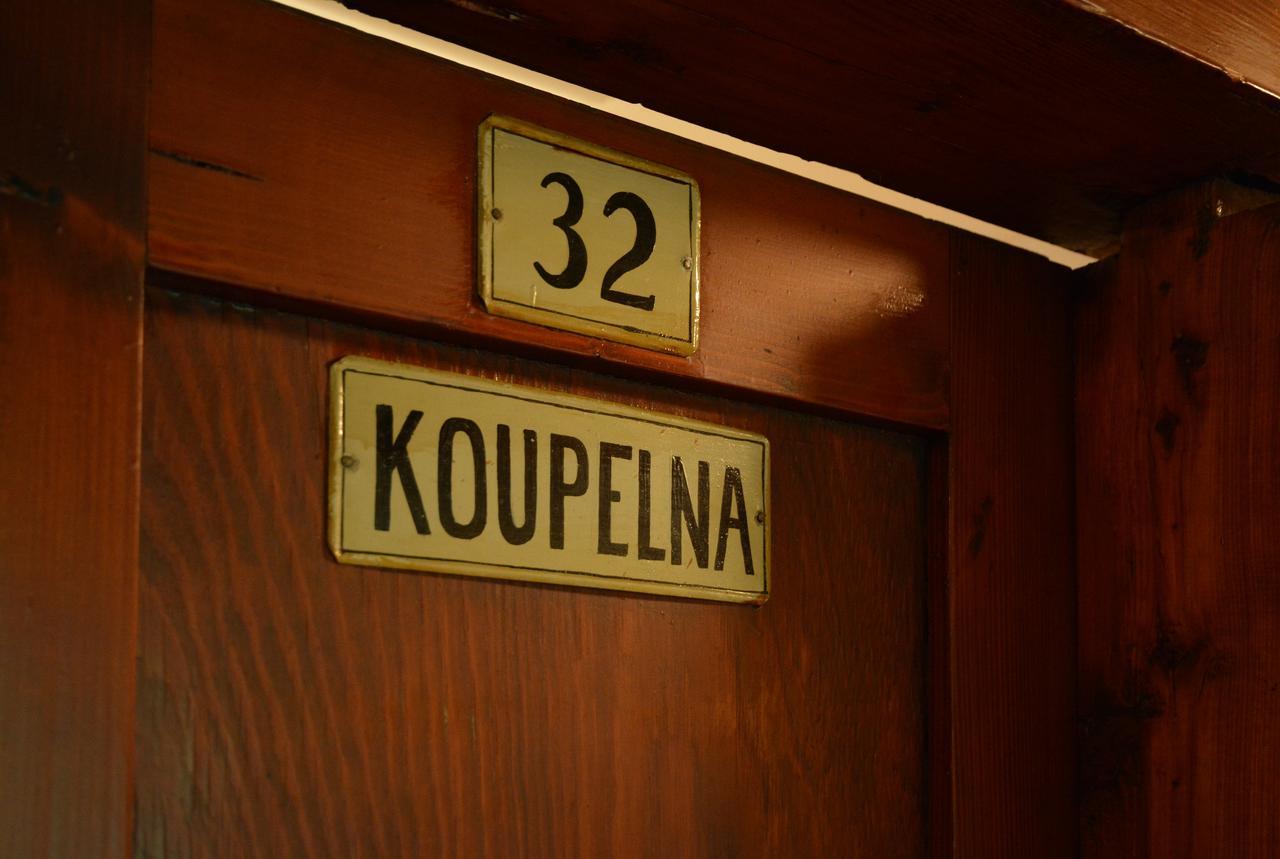 Dum Bratri Capku Hotel Budislav  Buitenkant foto