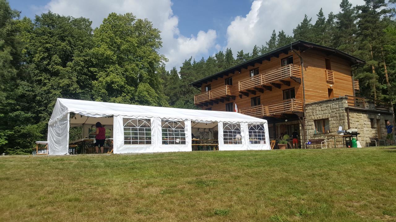 Dum Bratri Capku Hotel Budislav  Buitenkant foto